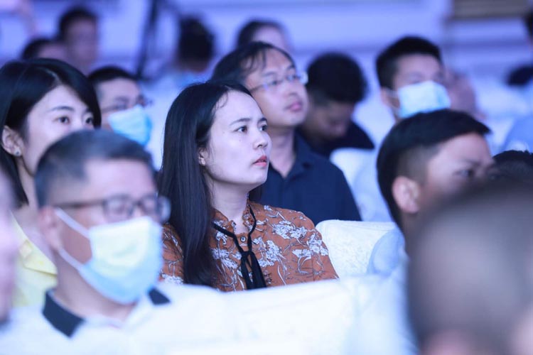 新中老年健康輕運動舞極限輕動鞋“歐賽斯超級品牌日”閃亮登場