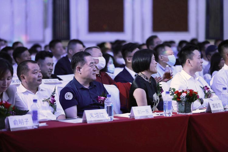 斯柔菲亮相歐賽斯超級(jí)品牌日，演繹超競(jìng)爭(zhēng)時(shí)代的差異化奇勝之道 