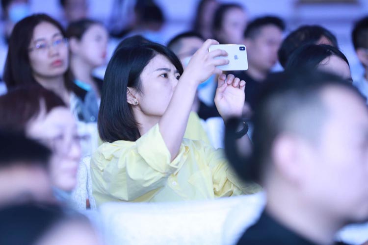 新中老年健康輕運動舞極限輕動鞋“歐賽斯超級品牌日”閃亮登場