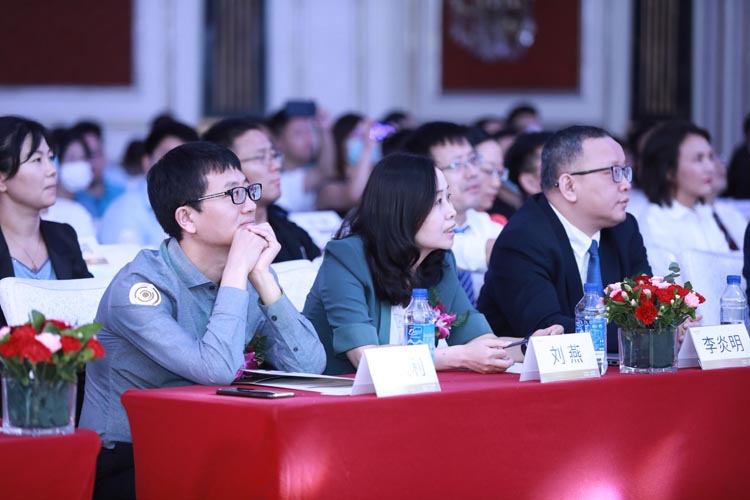 新中老年健康輕運動舞極限輕動鞋“歐賽斯超級品牌日”閃亮登場