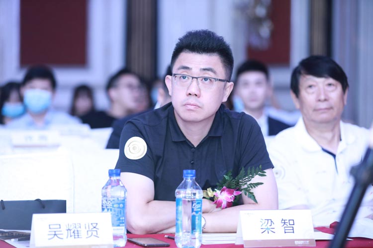 新中老年健康輕運動舞極限輕動鞋“歐賽斯超級品牌日”閃亮登場