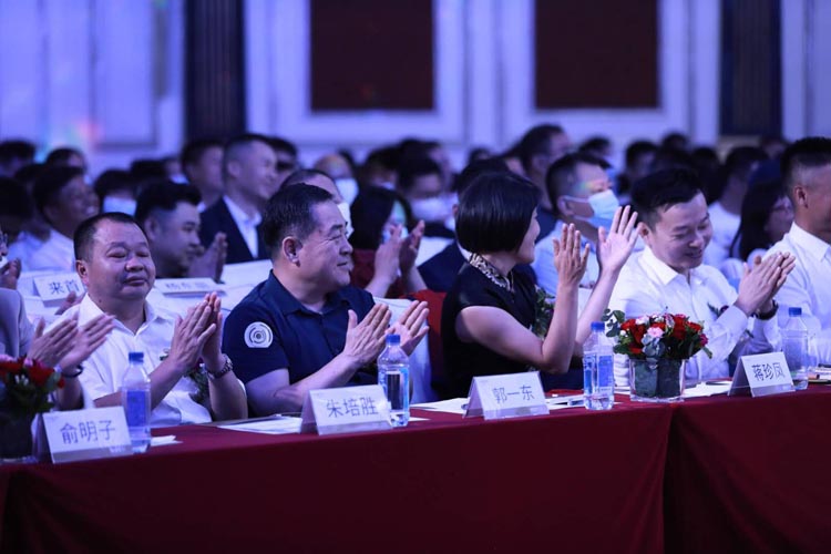 新中老年健康輕運動舞極限輕動鞋“歐賽斯超級品牌日”閃亮登場